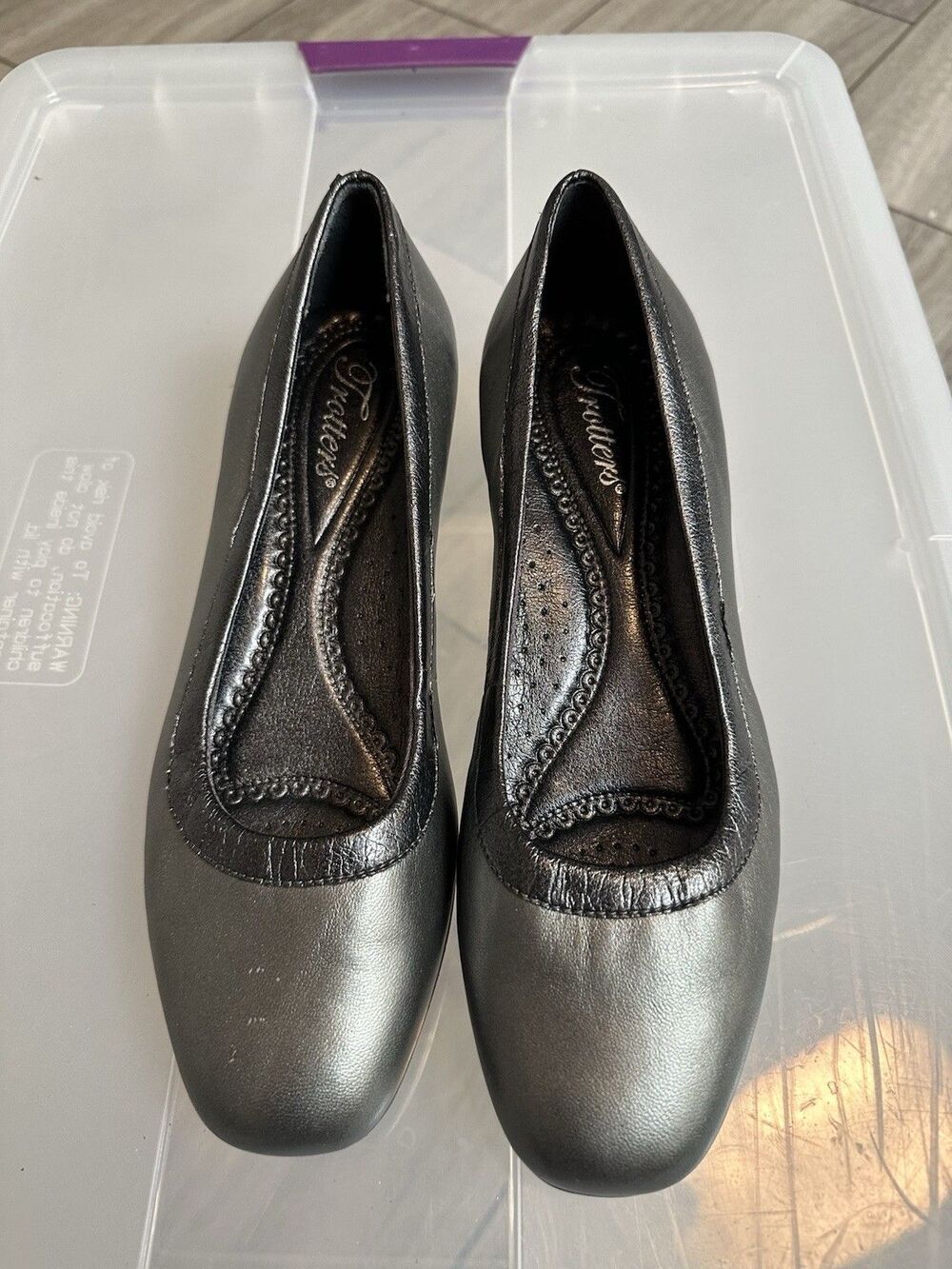 VGC Trotters Pewter  Leather Low Heel Women’s 8.5 Wide 1 inch Block Heel